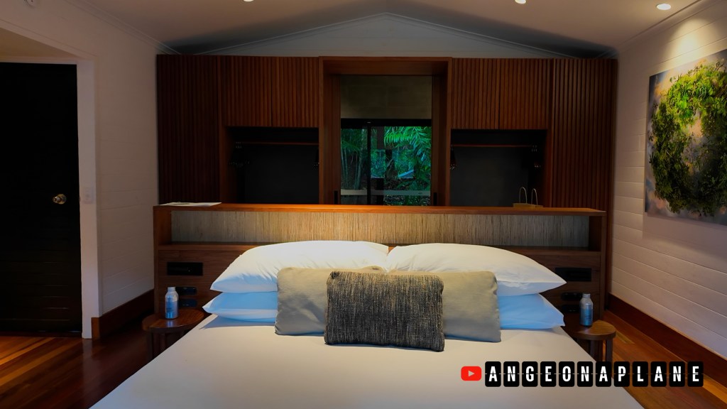 Bedroom at Silky Oaks lodge