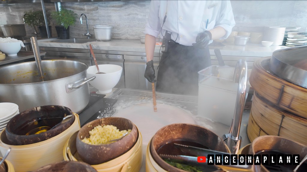 Buffet breakfast at the Oriental Pearl restaurant at Vinpearl Landmark 81